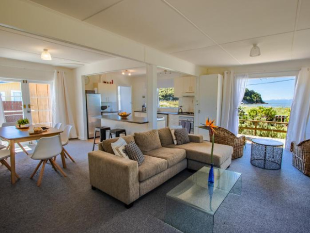 Puponga View - Puponga Holiday Home - Tasman