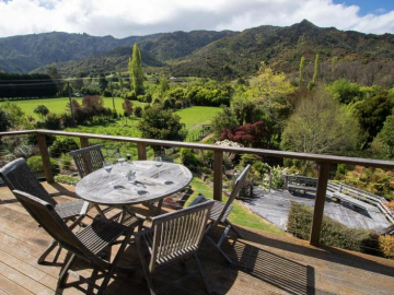 Tasman Hideaway - Marahau Holiday Home