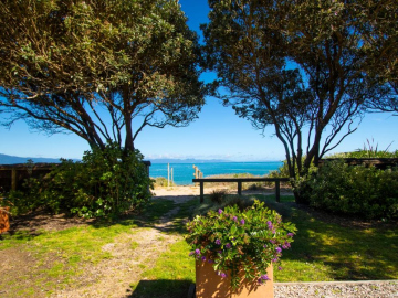 Beach Tata - Golden Bay Bach (Tata Beach)