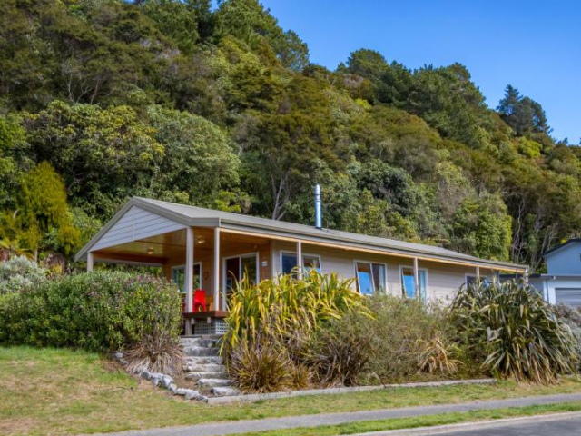 Sandy Feet Retreat - Marahau Holiday Home - Tasman