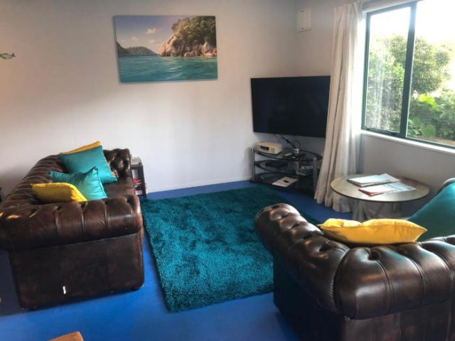 Beachside Bach - Ligar Bay Holiday Home - Tasman