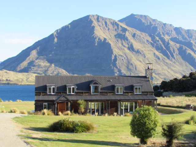 Buchanan Lodge - 60 acres on Wanaka lakefront - Cardrona Alpine Resort