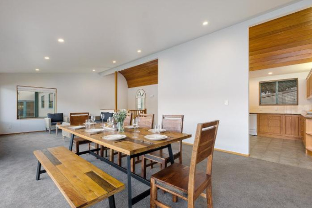 Huge Lakefront Delight - Queenstown Holiday Home - 卡德罗纳高山度假村