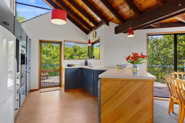 The Tree House - Akaroa Holiday Home - Canterbury
