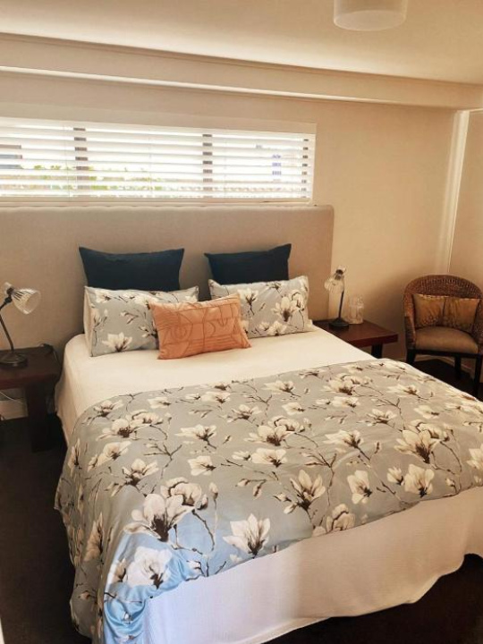 Retreat on Rita ~ Downtown Mount Maunganui with beach access - Bay of Plenty
