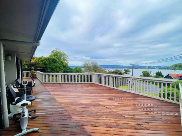 Family home with stunning view of the lake - 豐盛灣大區