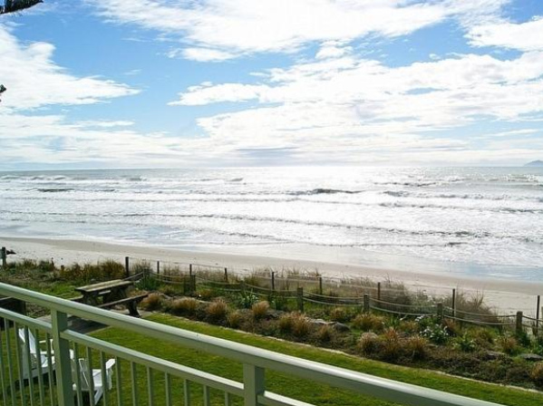 Beach Galore - Waihi Beach Holiday Home - Bay of Plenty