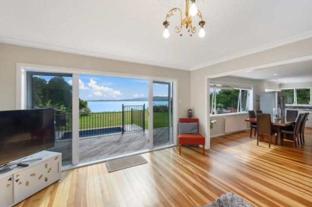 Lakeside Living - Lake Rotorua Holiday Home - Bay of Plenty