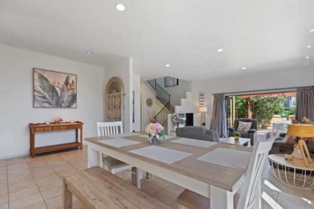 Papamoa Coastal Retreat - Papamoa Holiday Home - Bay of Plenty