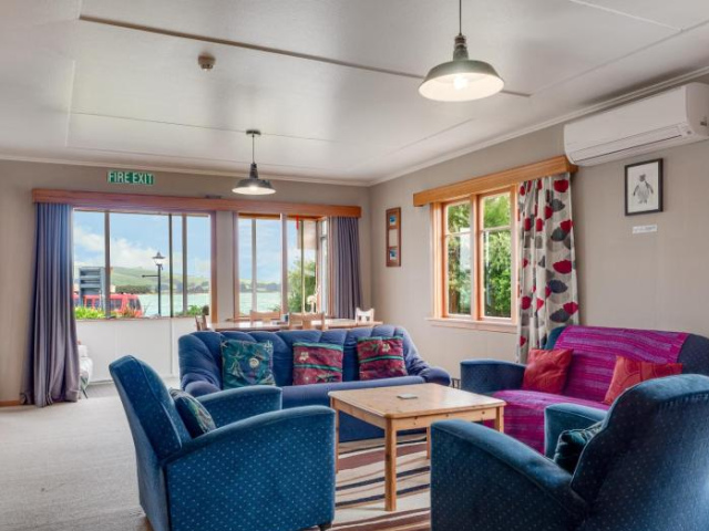 Surat Bay Lodge by the Sea/Backpackers Hostel - Otago