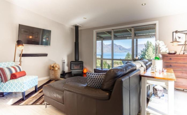 Private Cottage with Spa and Amazing Lake Views - Otago