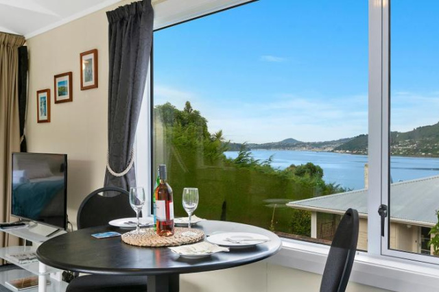 Macbay Retreat - Macandrew Bay Holiday Home - Otago