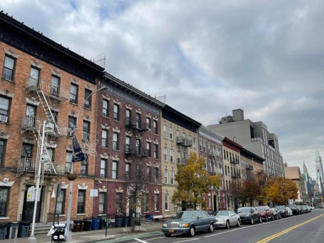 Big Bedroom Best Location ! - Free Parking and first floor - New York