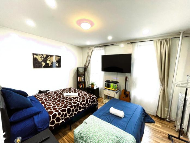 Big Bedroom Best Location ! - Free Parking and first floor - New York