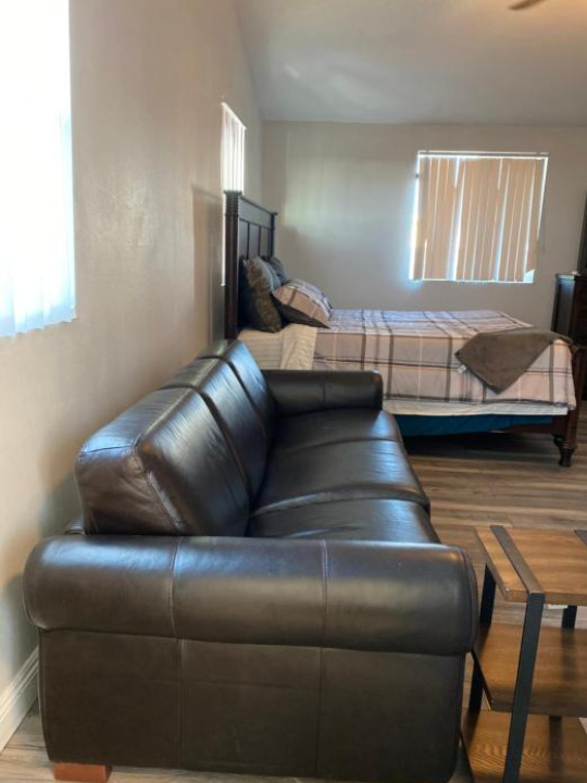 Private Long Term Bedrooms Near USC & SoFi in Duplex - Los Angeles