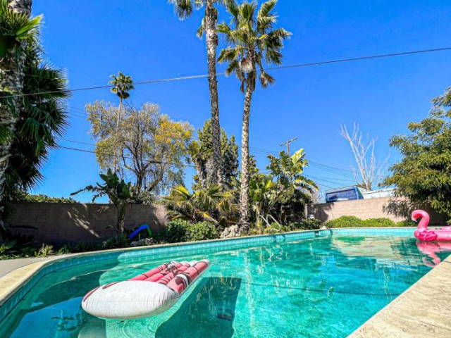 Gorgeous 4BR House with Swimming Pool - Los Angeles