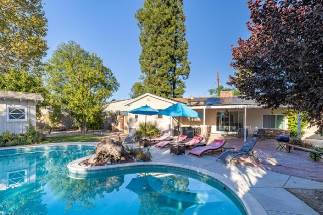 Spacious Home with Garden & Pool - 洛杉磯