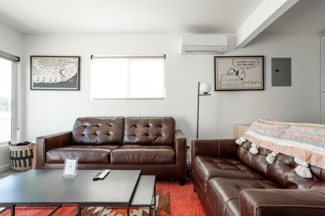 Newly Renovated Bungalow w Free Parking 4min from SoFi, 8min from Airport - Los Angeles