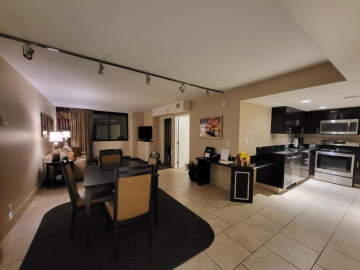 Las Vegas Private Condo Hotel, Kitchen with Corporate Rental Car Savings Code