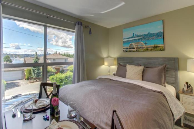 Blue Angels Room Mercer Island - Seattle