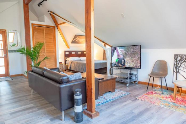 Gorgeous 1BR Attic Space - Walk to Cafes & Shops - 西雅圖