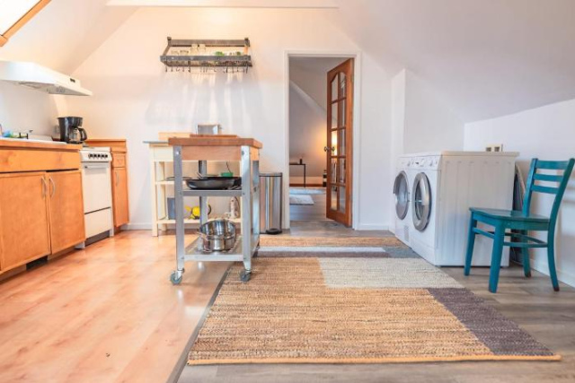 Gorgeous 1BR Attic Space - Walk to Cafes & Shops - 西雅圖