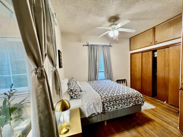 House in Seattle- Entire Main Floor with King Bed, extra Twin Bed & Queen Futon- Very Quiet, Cozy &  - 西雅圖