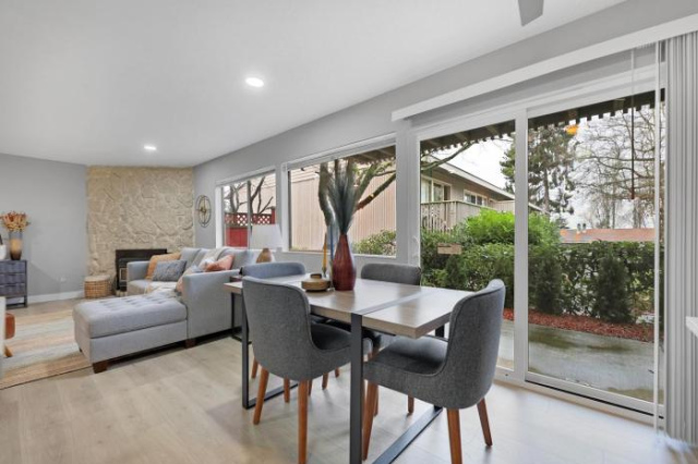 Cute Delightfully Remodeled Spacious Condo condo - Seattle