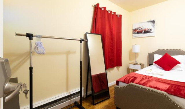 Deluxe Twin Size Bed-Red Room On The 1st FL in Elmhurst NY - 皇后區