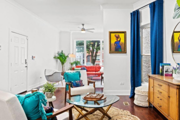 *Big Blue* Eclectic 3bdrm/1bath Bronzeville Gem
