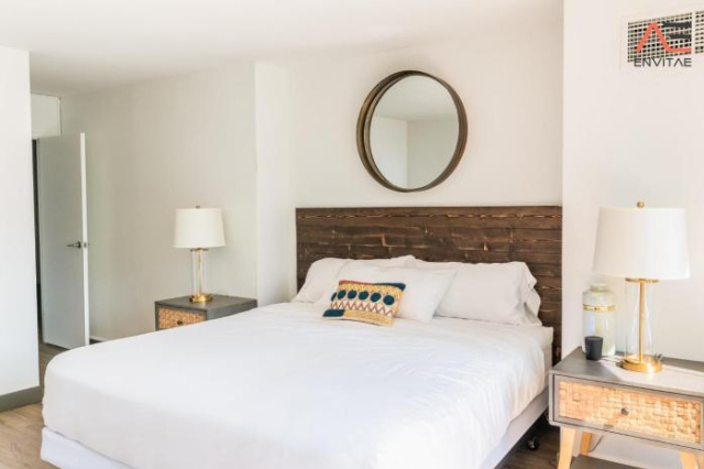 ENVITAE 2BR Vibrant High-Rise Penthouse - Chicago