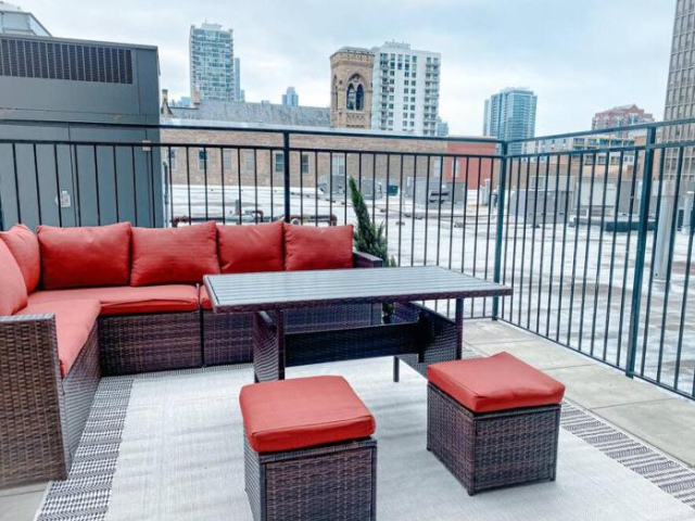 McCormick Patio skyline unit for up to 6 guests with optional Parking - Chicago