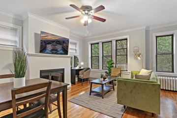 2BR Apt in Lively & Bustling N Broadway Boystown - Roscoe 1A