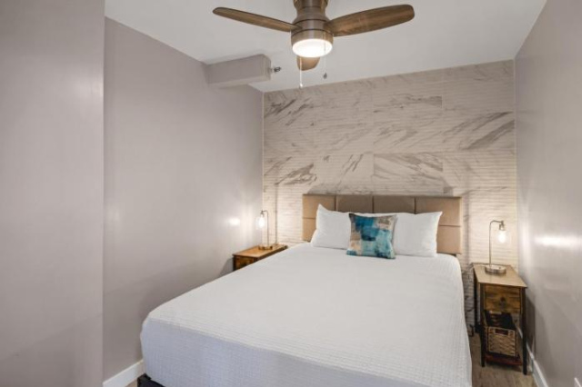 Waikiki Banyan 2 Bedroom Condo-Suite Home - Honolulu
