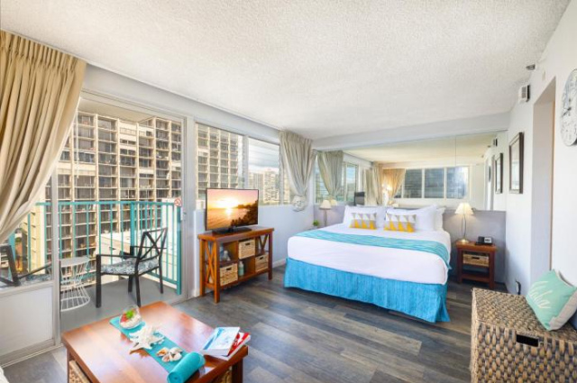 Beautiful Studio in Aloha Surf | Partial Ocean & Mountain Views | 12th Floor | Free WiFi - Honolulu