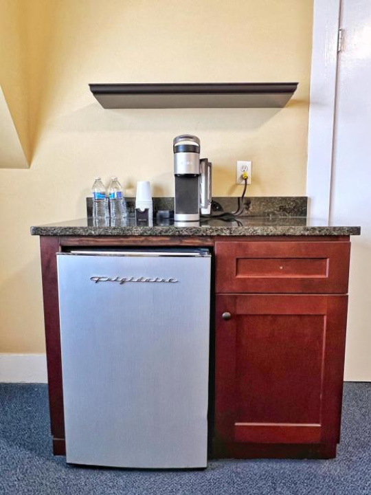 Winthrop Arms Hotel Restaurant Logan Airport - Boston