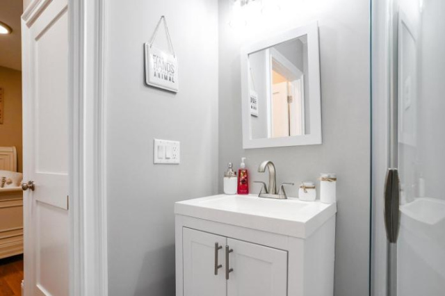 Modern 3BD 2BTH Shared Apt in Brookline near MGH - Boston