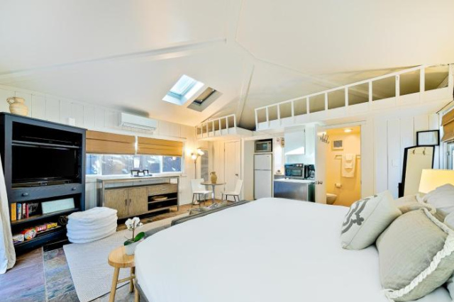 Secluded Windansea Beach Rental Cottage - 聖地牙哥
