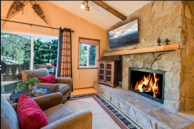 Mountain Cabin with Hot Tub and Sauna - Nevada
