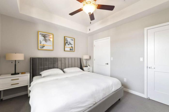 Luxurious 1 King Bed City & Partial Lake View - Nevada