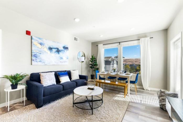 Luxurious 1 King Bed City & Partial Lake View - Nevada