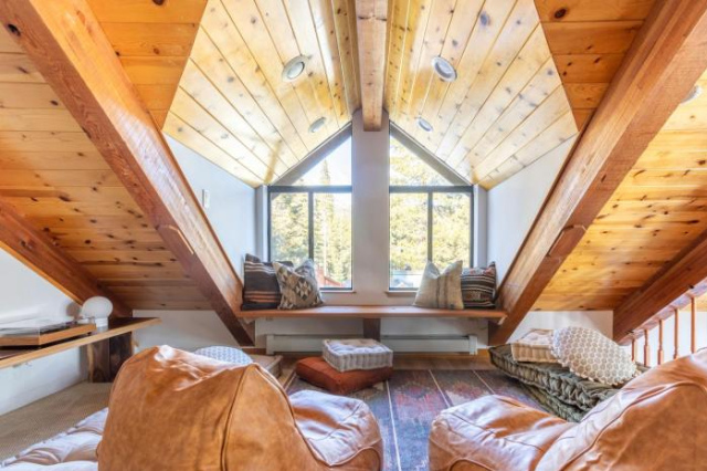 Tallac by AvantStay Secluded Woodsy Tahoe Cabin in Incline Village - 內華達州