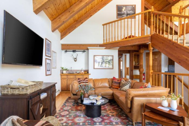 Tallac by AvantStay Secluded Woodsy Tahoe Cabin in Incline Village - 內華達州