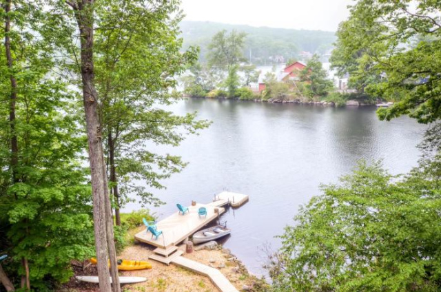 Waterfront Highland Lake Home with Deck and Private Dock - New Jersey