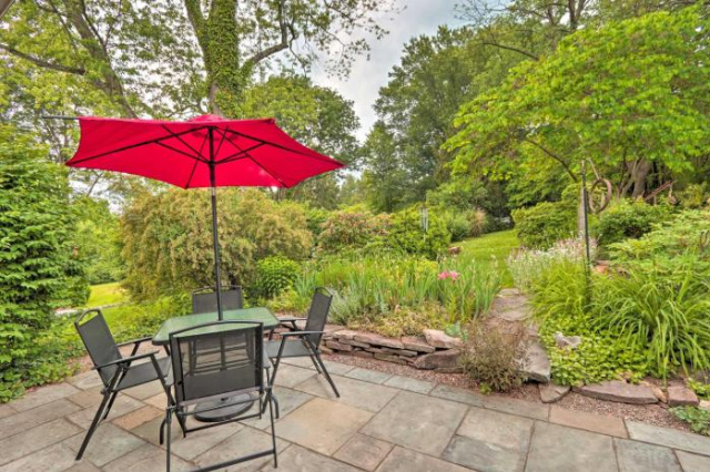 Charming Abode with Patio - Walk to Town and River! - New Jersey