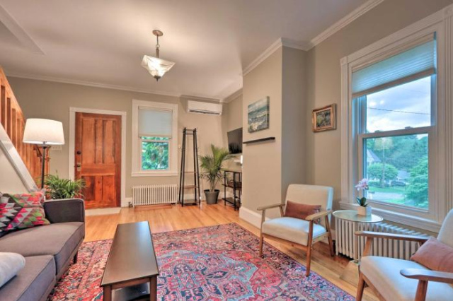 Charming Abode with Patio - Walk to Town and River! - New Jersey