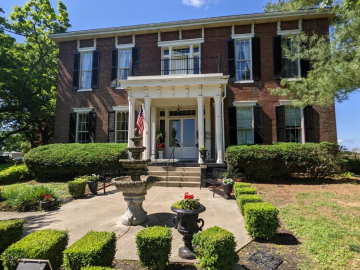 Maple Hill Manor Bed & Breakfast