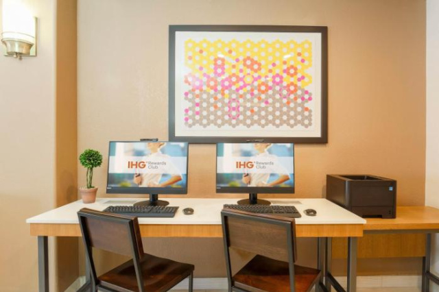 Holiday Inn Express Lancaster - California