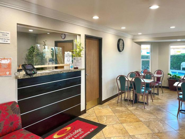 Econo Lodge Inn & Suites Corning - California