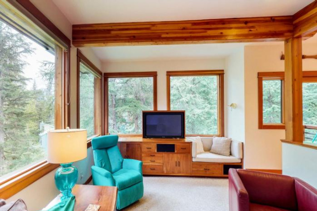 St. Moritz House & Apartment - Alaska